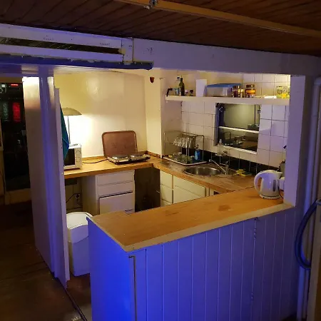 Beagle Family Houseboat Hotel na wodzie *