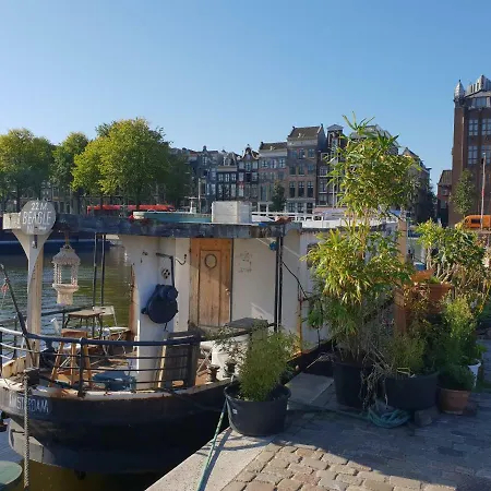 Beagle Family Houseboat Hotel na wodzie Amsterdam