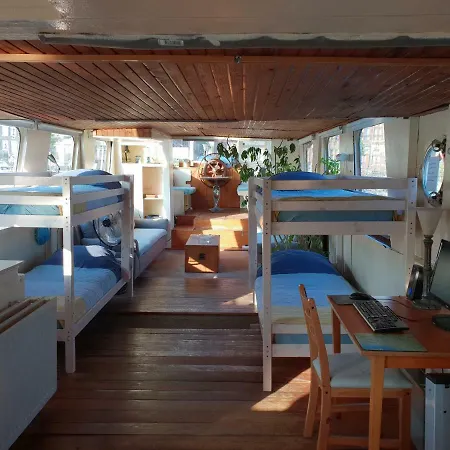 Beagle Family Houseboat Botel